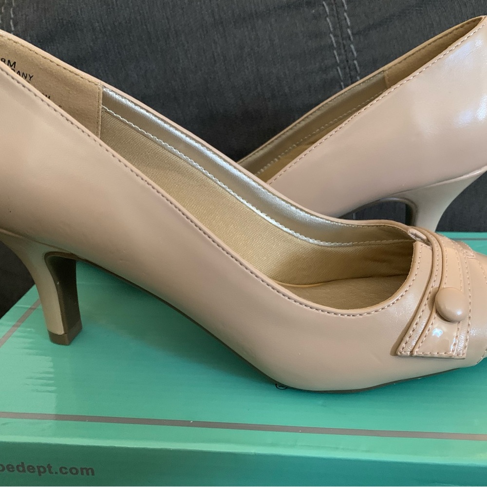 Size 8. New, taupe kitten heel pumps.
